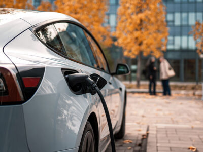 Laden van de (zakelijke) auto: fiscale aandachtspunten